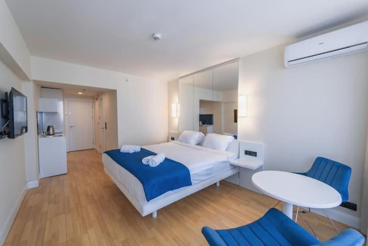Sea View Apart-Hotel Orbi Twin Towers 1413 Batumi Exterior photo